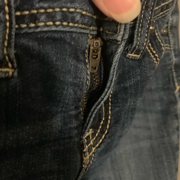 a.n.a. Low Cut Distressed Bell Bottom Jeans Dark Wash, Embroidered Pockets Sz 4P - Picture 7 of 9